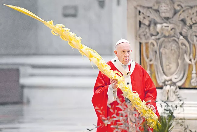 Pope Celebrates Palm Sunday Service Without the Public in Basilica church - Sakshi