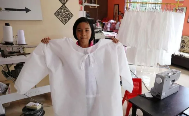 Malaysian School Girl Sews PPE Gowns For Healthcare Workers - Sakshi