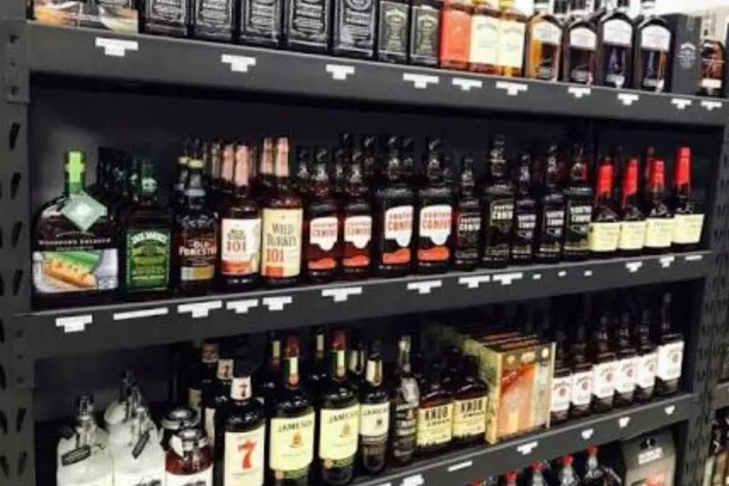 Madras HC Orders Closure Of All Liquor Shops In Tamil Nadu - Sakshi