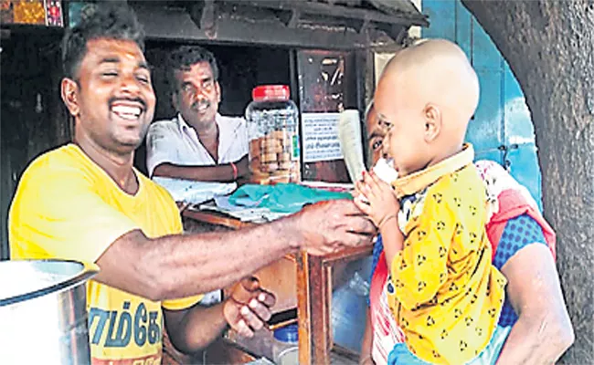 Tea Stall Owner Distribute Milk For Children - Sakshi