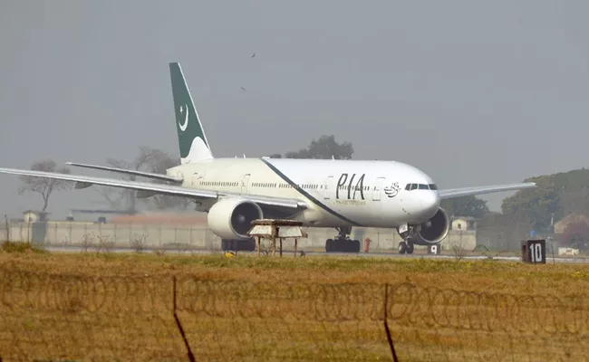 One In Three Pilots In Pakistan Have Fake Licence - Sakshi