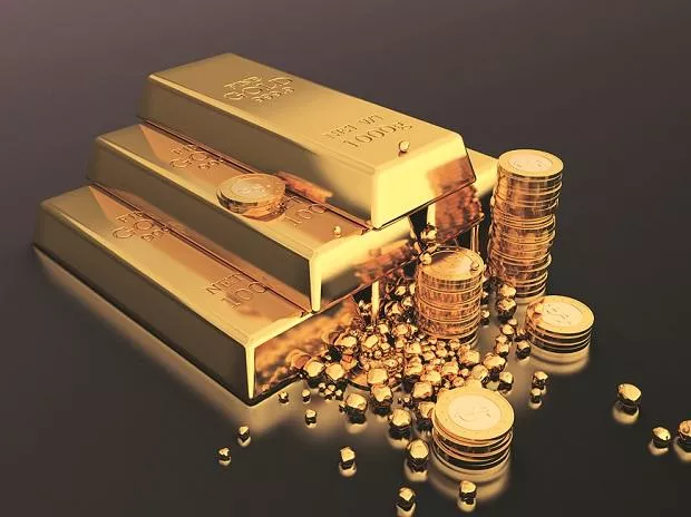 June gold imports plunge 86% year-on-year to 11 tonnes - Sakshi