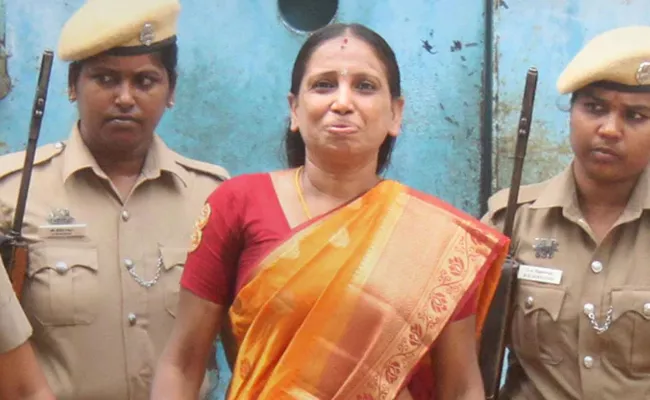 Rajiv Gandhi killer Nalini attempts suicide in prison - Sakshi