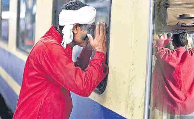 Lockdown Derails Livelihood of Railway Porters - Sakshi