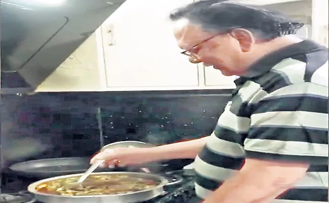Krishnam Raju Makes Fish Curry For The Family - Sakshi