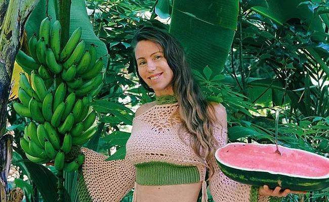 Vegan Banana Girl shares insane daily diet on Video - Sakshi