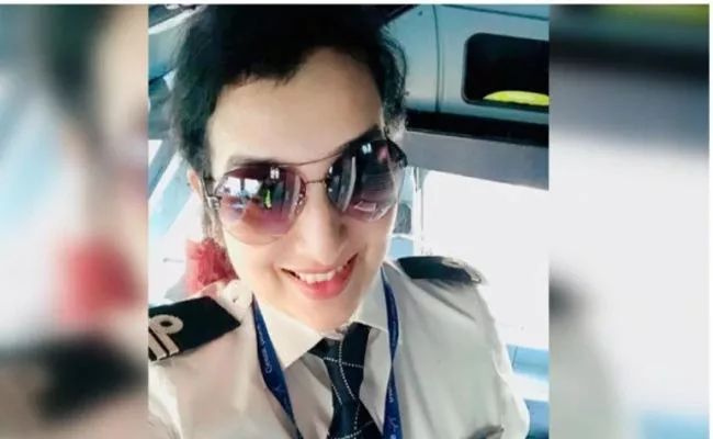 Old Lady Saw Woman Pilot In Cockpit And Her Reaction Was Priceless - Sakshi