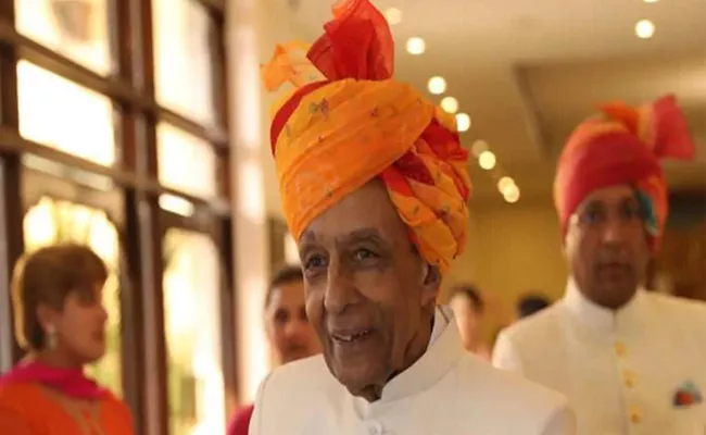  Former Jaipur Maharaja passes away due to Covid-19 - Sakshi