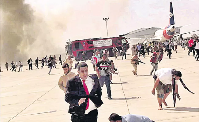 22 dead in blast in Yemen Aden airport On 60 injured - Sakshi