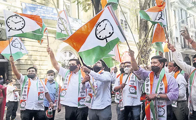 BJP loses key Nagpur MLC seat to Congress - Sakshi