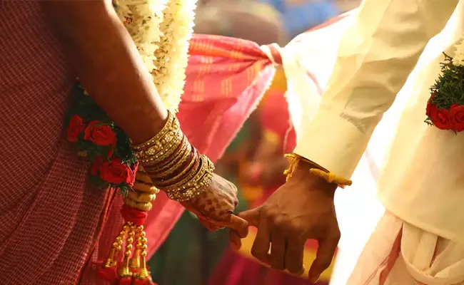 QR Code Scanner On Wedding Card In Marriage Ceremony - Sakshi