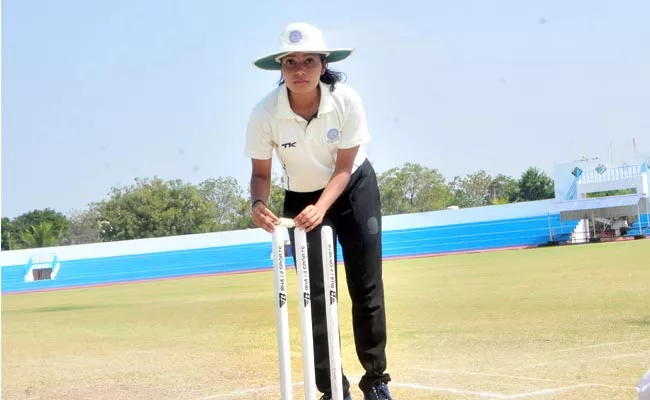 Harisha Is The First Woman Umpire In Andhra Cricket Association - Sakshi