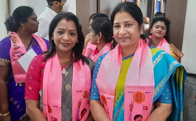 gadwal vijayalakshmi May Confirm TRS Mayor Candidate - Sakshi