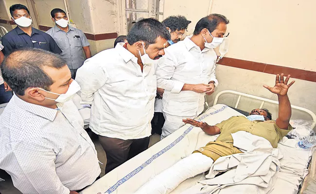 Relief measures to bus accident victims with CM YS Jagan orders - Sakshi