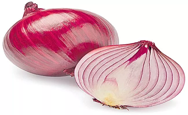 Onion Prices Cheer Drop In Telangana - Sakshi