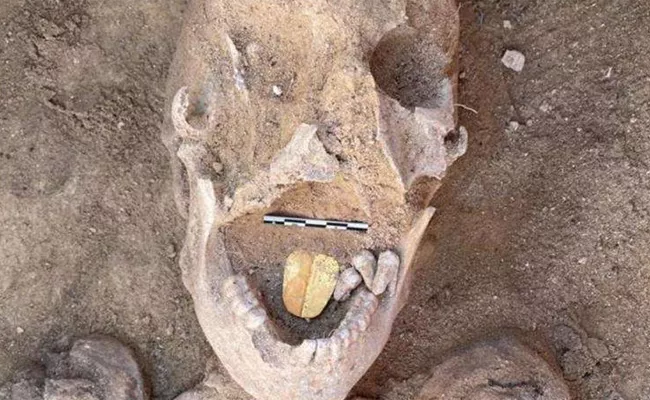 2000 Years Egypt Mummy With Golden Tongue Discovered In Unearthed - Sakshi