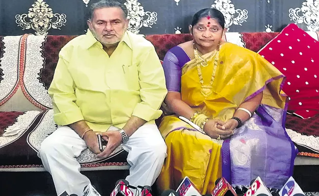 Former MLA couple resigns for TDP posts - Sakshi