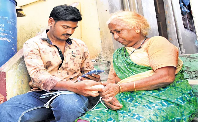 Nimmagadda Ramesh made controversial decision on Volunteer services - Sakshi