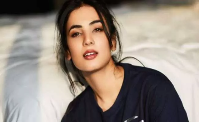 Sonal Chauhan to join the cast of F3 - Sakshi