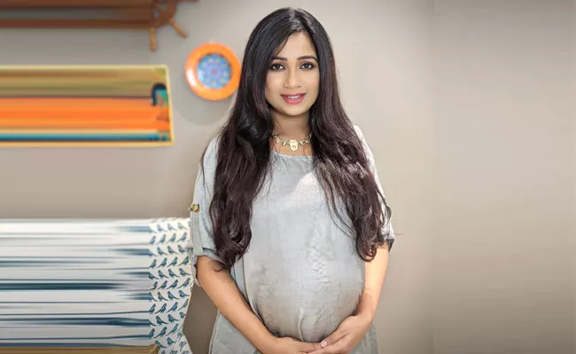Singer Shreya Ghoshal Shares Her Baby Bump Photos Goes Viral  - Sakshi