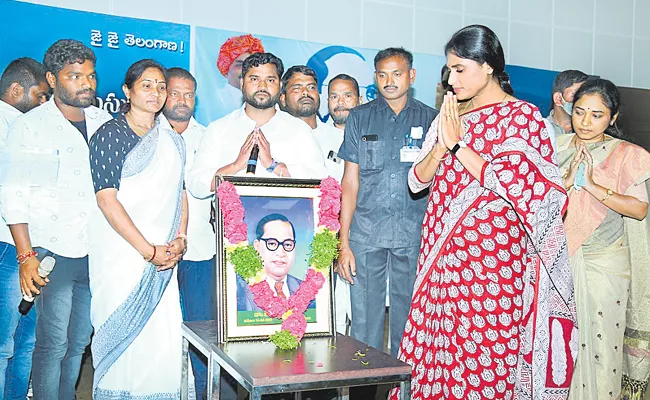 On Dalit Issue YS Sharmila Fire On CM KCR - Sakshi