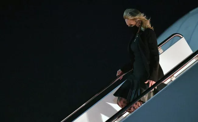 Jill Biden Pranks Staff Disguised As Flight Attendant - Sakshi