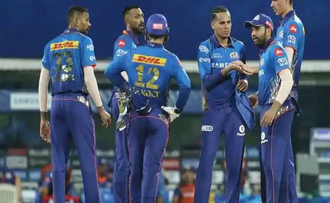IPL 2021 Mumbai Indians Set Worst Record Losing 22 Wickets In Death Overs - Sakshi