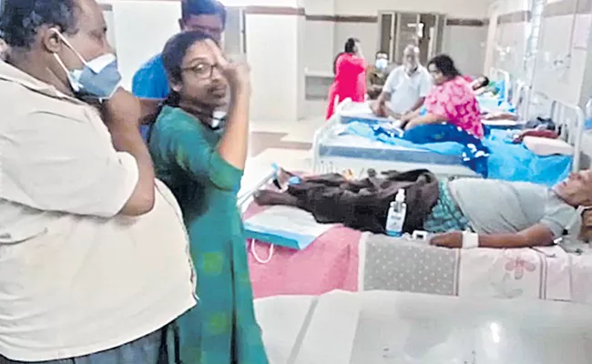Grandfather Died Granddaughter Fight In Hospital - Sakshi