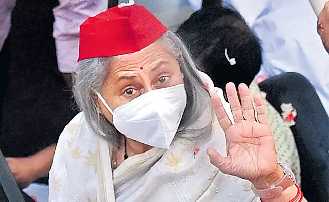 Jaya Bachchan: Bengalis Never Bow Before Intimidation - Sakshi