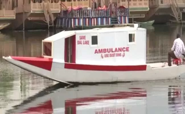 Dal Lake In Srinagar Gets Floating Ambulance Service To Aid Covid Patients - Sakshi