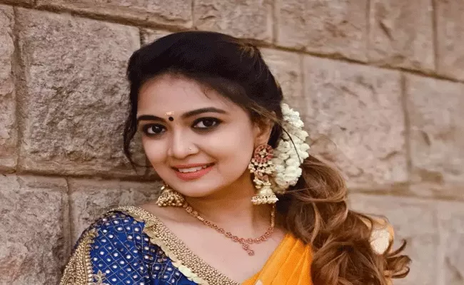 Tamil Actress Soundarya Nandakumar Exposed Lecturer Inappropriate Msg - Sakshi