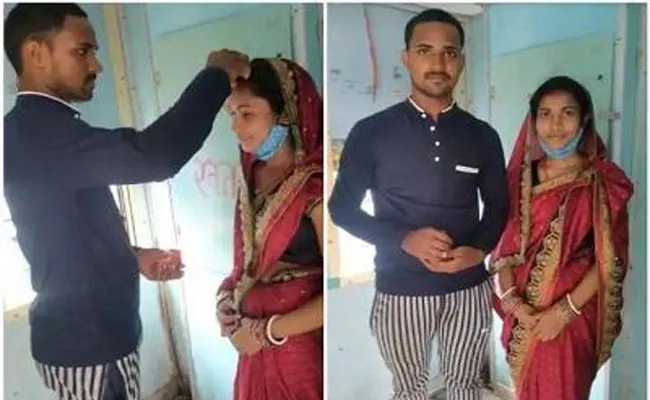 Man Marries Married Woman In Moving Train Photo Goes Viral - Sakshi
