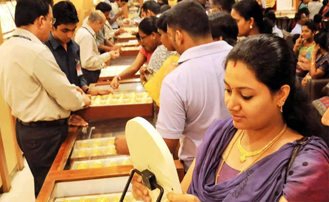 Gold Merchants Put Their Hopes On Discount Offers To Revive Gold Demand In Domestic Market - Sakshi