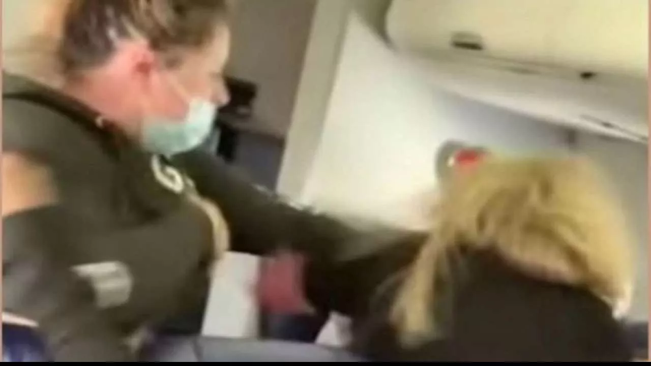 USA Woman Passenger Hits Flight Attendant in The Face Breaks Two Teeth - Sakshi