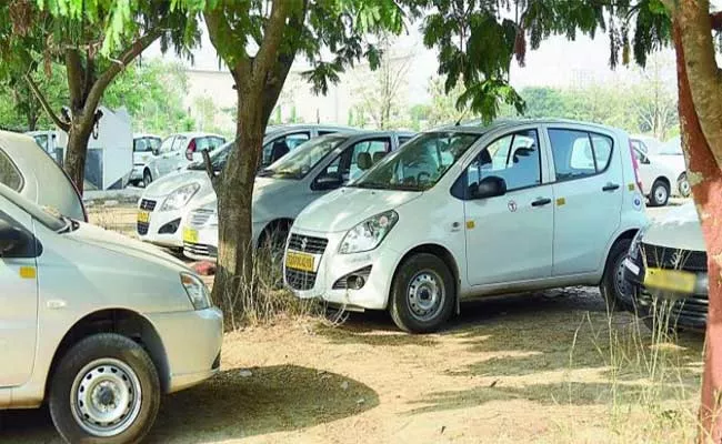 HYD: Taxi, Cabs Frauding With White Number Plate To Avoid Taxes - Sakshi