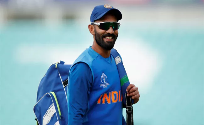 Dinesh Karthik Sends Reminder To Team India As Pant Tests Positive And Saha Isolated - Sakshi