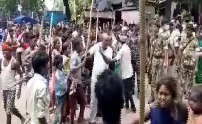 Bihar: Mob Attacked On Police In Jehanabad - Sakshi