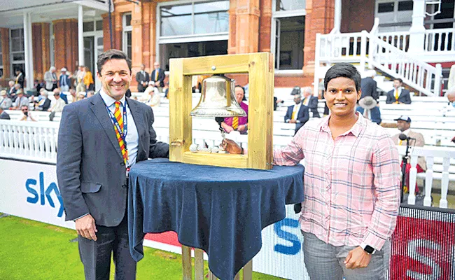 India Womens Star Deepti Sharma Rings Bell On Day 4 At Lords To Start Proceedings - Sakshi