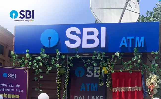 SBI Opens Floating ATM On Houseboat At Dal Lake In Srinagar - Sakshi