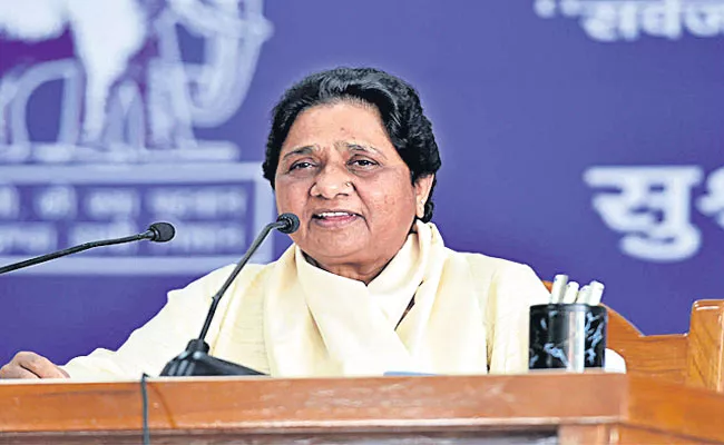 BSP supremo Mayawati says only a Dalit will lead the party - Sakshi