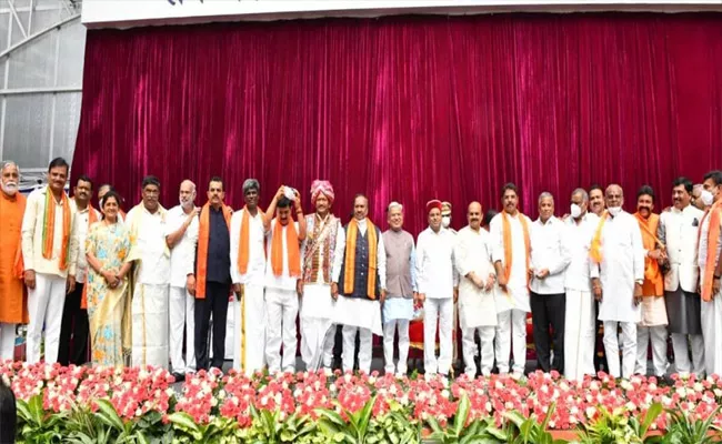 Karnataka Cabinet Expansion Basavaraj Bommai 29 Ministers Take Oath - Sakshi