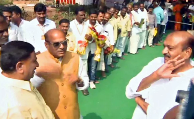 TDP JC Prabhakar Reddy Slams Kalava Srinivasulu AT Anantapur - Sakshi