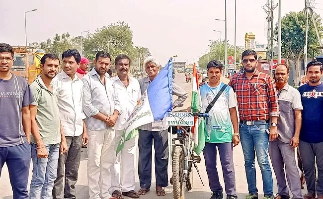 YS Jagan Fan Padala Ramesh Cycle Yatra Kashmir To Kanyakumari - Sakshi