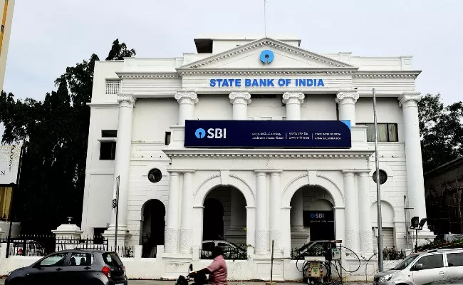 SBI Announces Special offers on Car loans, Gold loans, Personal loans - Sakshi