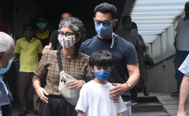 Son Azad Lunch Date With Parents Aamir Khan And Kiran Rao - Sakshi