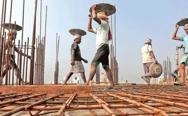 Over 40 million unorganised workers registered on e-Shram portal - Sakshi