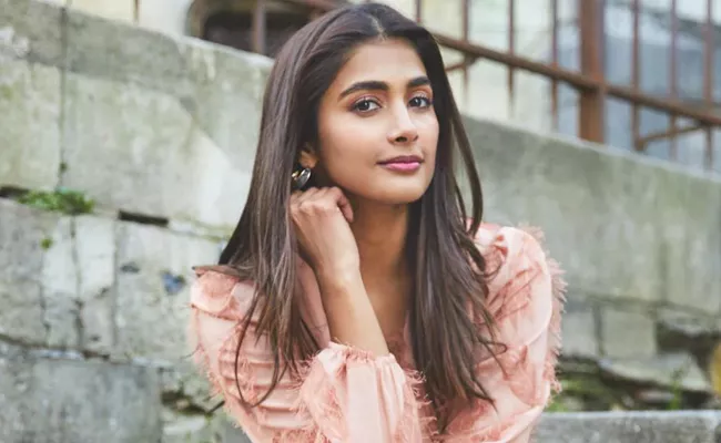 Pooja Hegde Reveals About Message From Chiranjeevi And Calls Thalapathy Vijay As Sweetest - Sakshi
