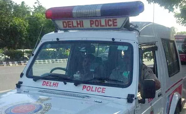 Retired Delhi University Professor Couple self assassination: Delhi Police - Sakshi