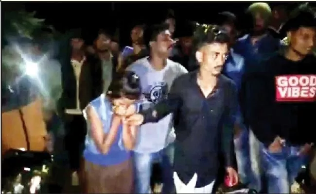 Love Couple who Resorted to Raigarh Police on Sonapur Brats - Sakshi