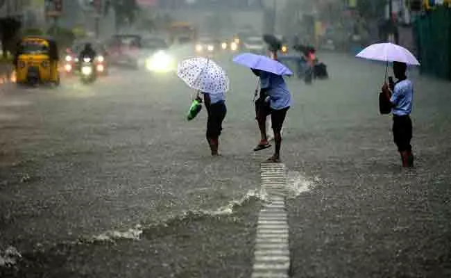 IMD: Heavy Rain Fall Alert In Tamilnadu - Sakshi